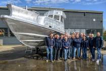 Het team van KNRM Lelystad bij de nieuwe reddingboot