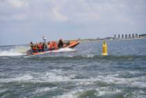 De Bert en Anneke Knape in actie met KNRM-donateurs