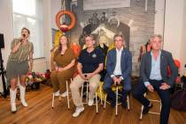 Museum-directrice Aurélie Ruhé stelt vragen aan fotografe Joyce Goverde, schipper Jan Willem van den Bout, Lid Raad van Toezicht KNRM Willem Geerlings en voorzitter PlC. David Moolenburgh.