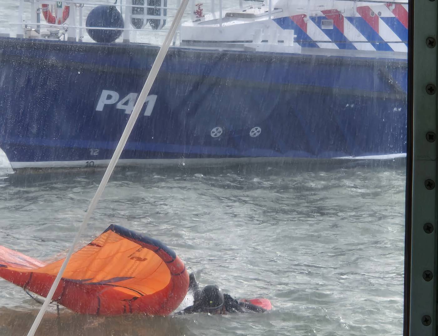 Wingfoiler in problemen bij Borssele