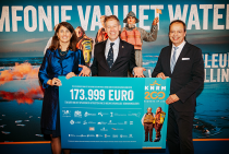 Directeur Jacob Tas met de burgemeesters van Blaricum (links) en de burgemeester van Schouwen-Duivenland (rechts)