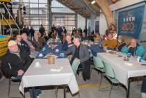 13 trouwe donateurs met aanhang waren naar KNRM station Zandvoort afgereisd. 