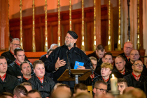 Zanger en voorganger Kees Kraayenoord