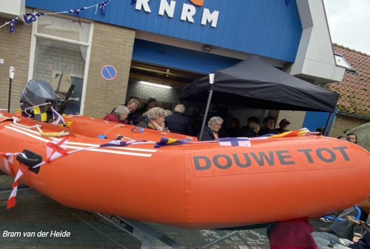 Nieuwe bijboot Douwe Tot