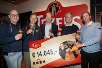 De Texelse Bierbrouwerij heeft in 2024 een bedrag van €14.045,- ingezameld voor de Koninklijke Nederlandse Redding Maatschappij (KNRM) met de verkoop van een exclusief speciaalbier: Texels Geheim KNRM-editie. Fotograaf Freya Eshuys. 