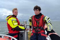 Hessel (l) en Lars (r) gingen mee oefenen op het IJsselmeer
