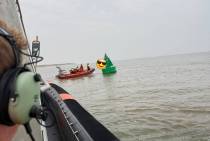 KNRM Vlieland zwemmer op boei