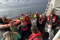 uitleg op het achterdek van reddingboot Kapiteins Hazewinkel