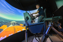 Met de gegevens van de vrijvarende testen van het model kunnen KNRM-schippers de vaareigenschappen van de Nh1816-2 ervaren op een van de simulatoren van onderzoeksinstituut MARIN. Foto Roel Ovinge.