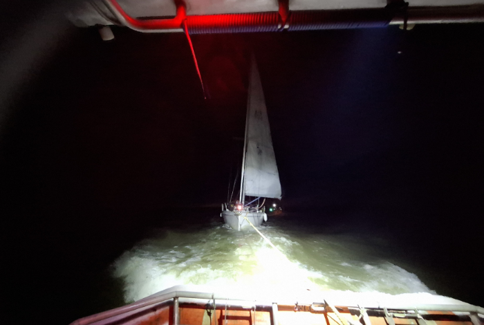 Zeiljacht met voortstuwingsproblemen