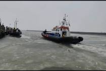 Reddingboot Arie Visser van KNRM Terschelling onderweg naar Vlieland