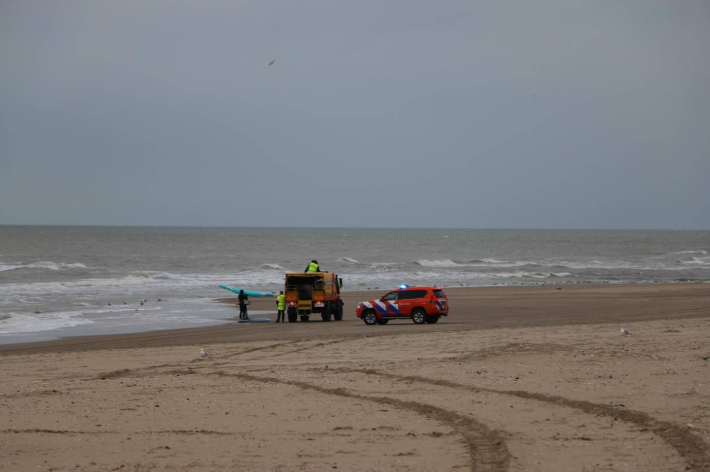 Eerste actie om mogelijk surfer in problemen