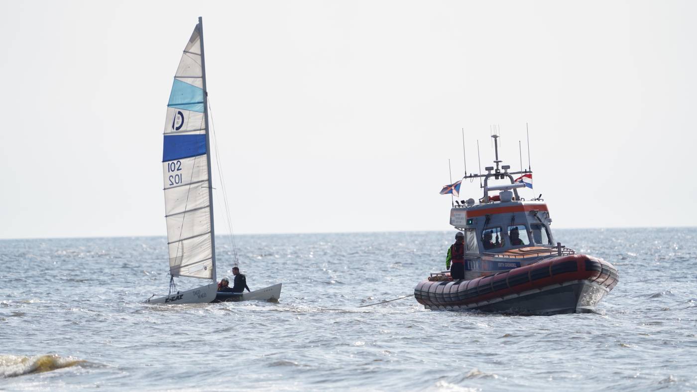 Catamaran in problemen