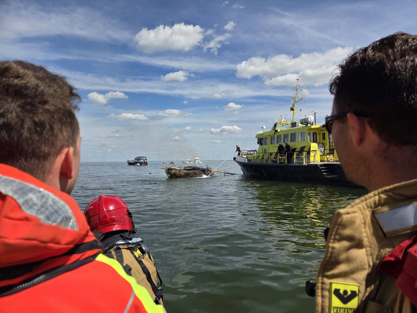 Explosie op het IJsselmeer: twee opvarenden overboord