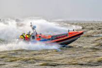 KNRM_Huizen_reddingboot_Nikolaas_Wijsenbeek_-_foto_Roel_Ovinge_original_copy_1