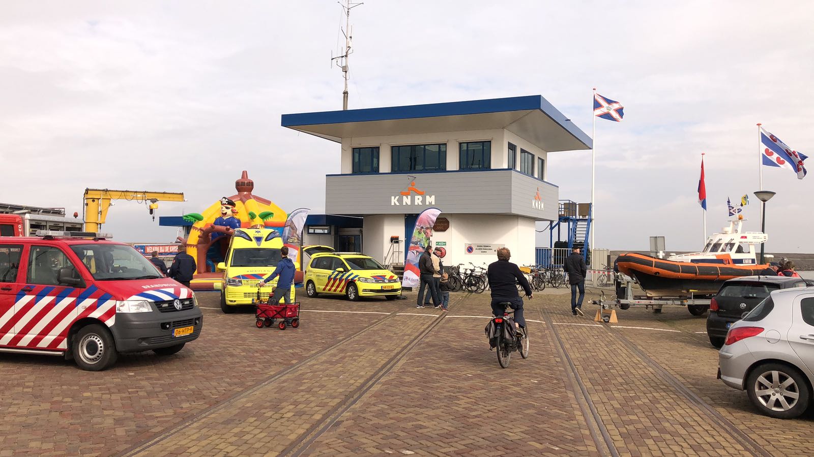 De kade rondom KNRM Harlingen