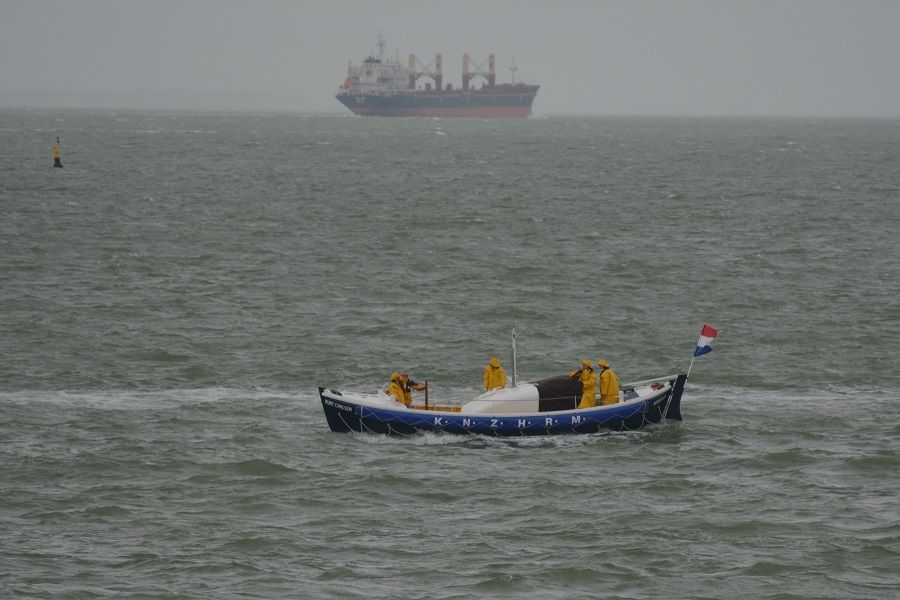 Reddingboot Kurt Carlsen ook aanwezig - Foto John van Moolenbroek