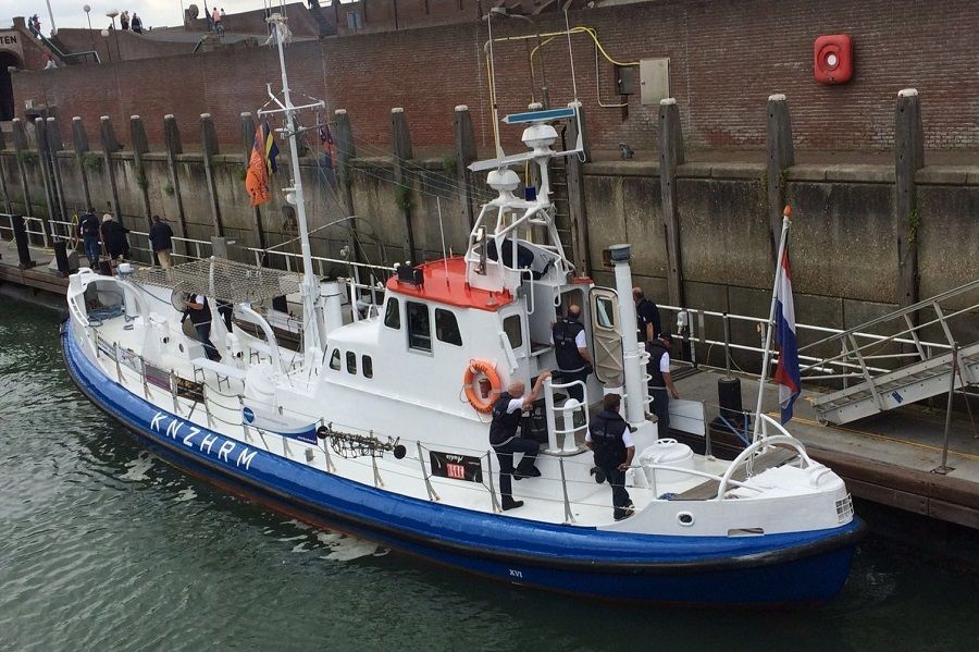 Reddingboot Carlot ook aanwezig - Foto Lieneke de Kroon