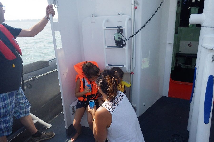 Gezin geu00ebvacueerd en onderweg naar Terneuzen