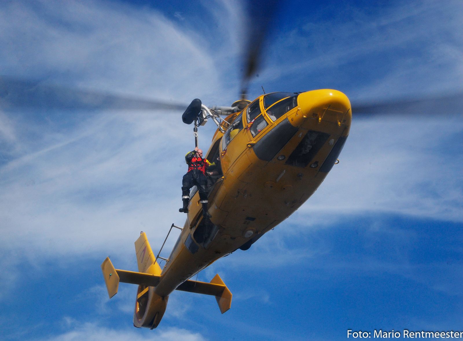 Hoist met NHV SAR-helicopter.
