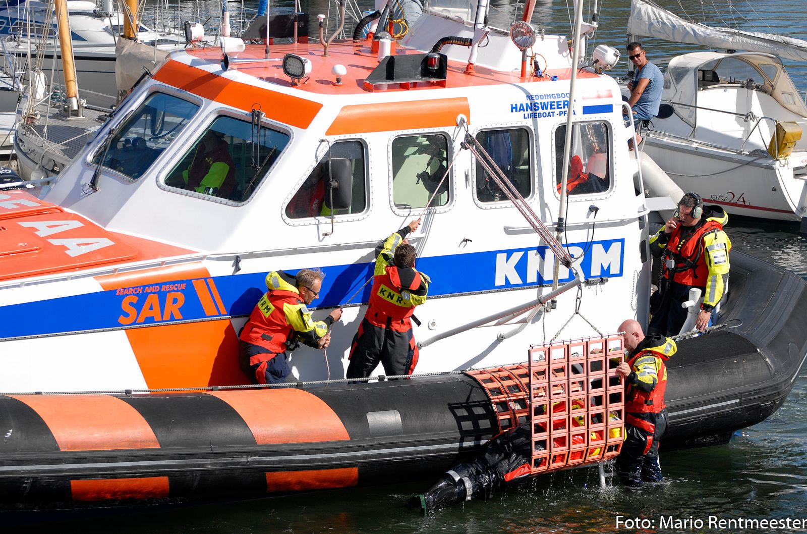 Reddingsdemonstratie drenkeling redden.