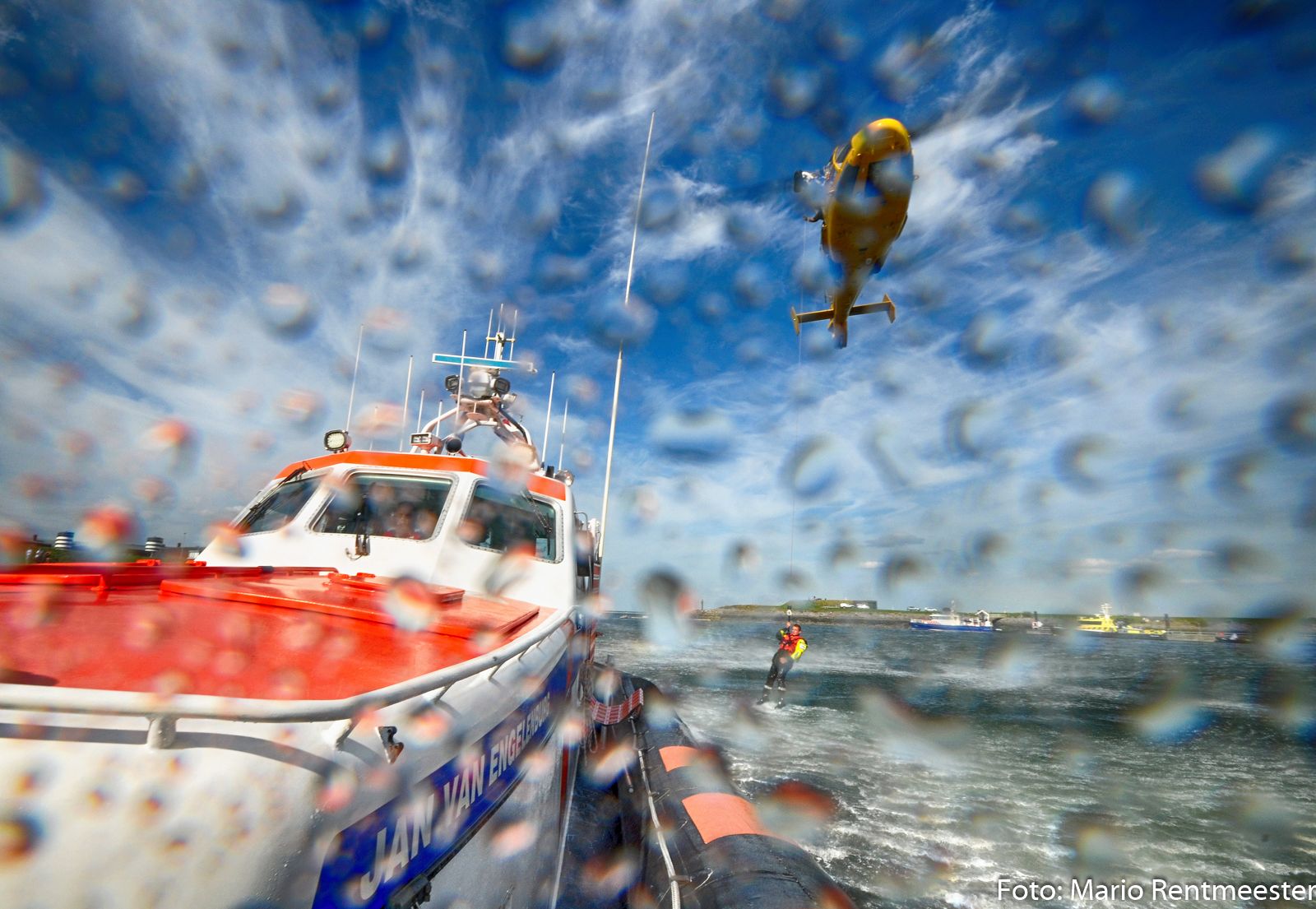 Reddingsdemonstratie met SAR Helikopter NHV.