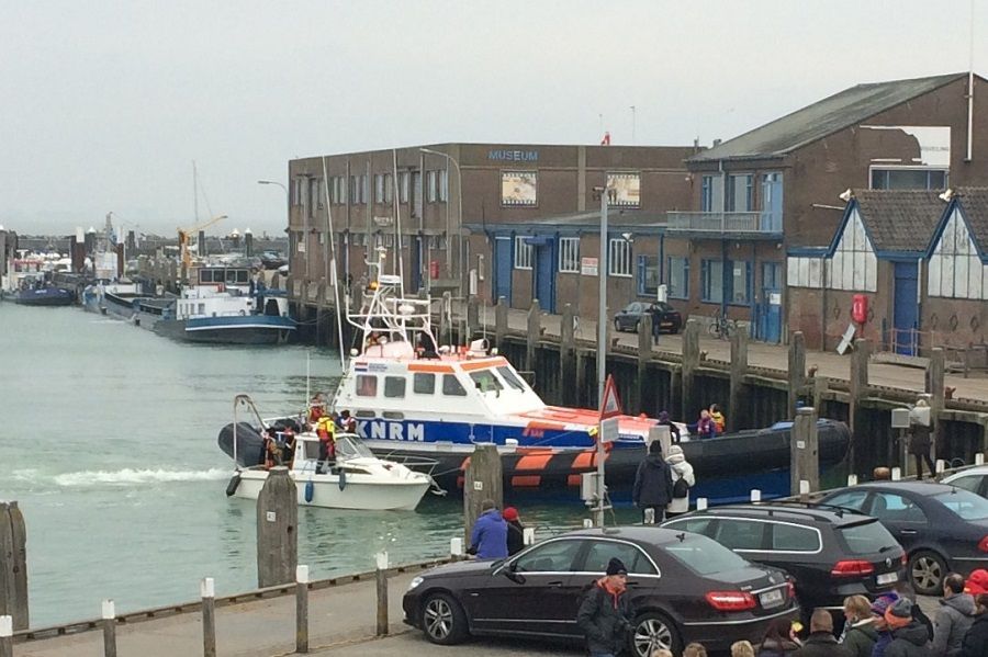 Visboot langszij