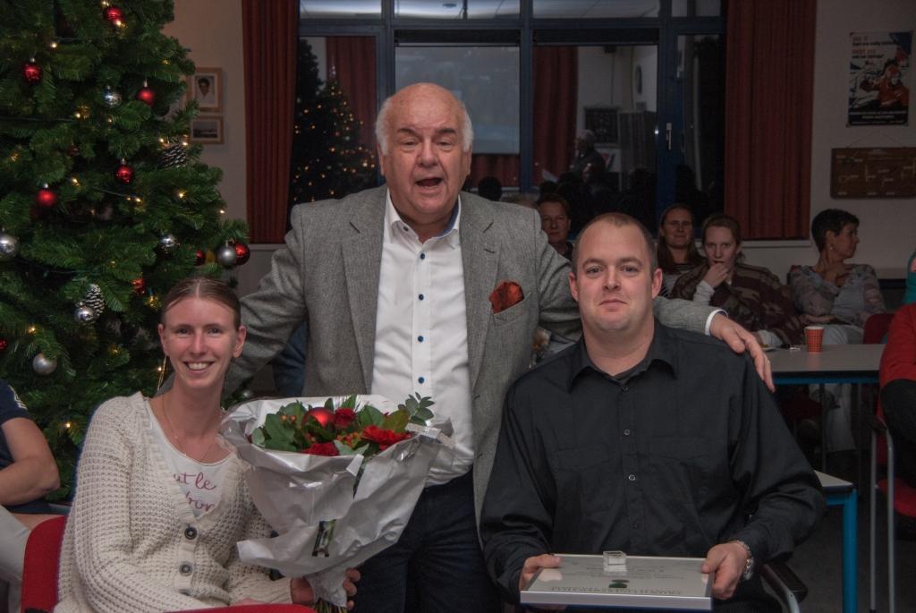 Erwin van den Brink (r) met vriendin. Midden Fons Hertog