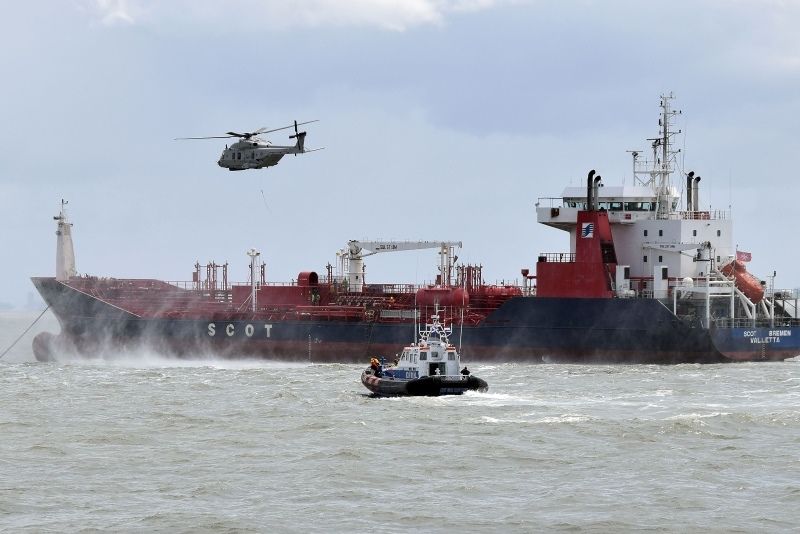 Medische evacuatie chemicaliu00ebntanker - Foto Peter Nicolai
