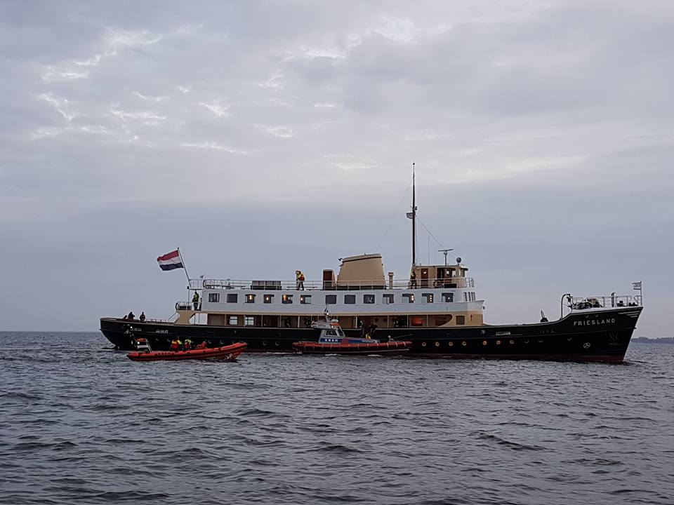 Brand aan boord van de Friesland. KNRM Enkhuizen