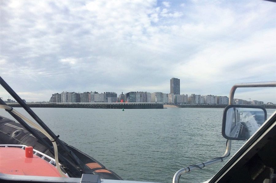 Zeemanshoop loopt de haven van Oostende binnen