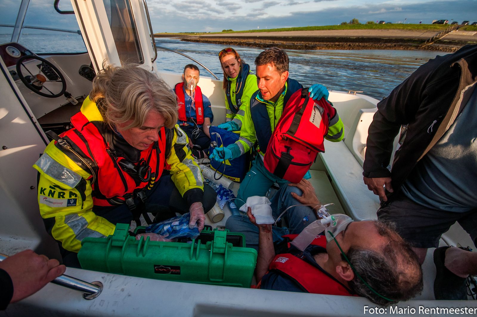 KNRM_HAN_2352017_Oefening_explosieaanboordmetambulance_MarioRentmeester10