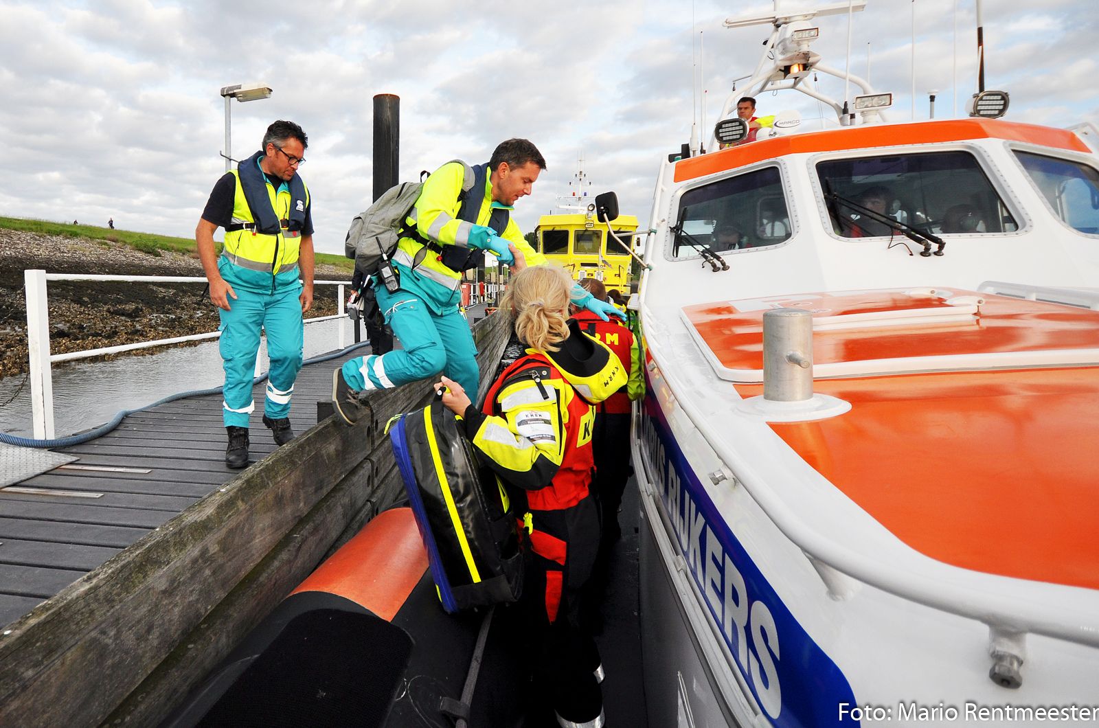 KNRM_HAN_2352017_Oefening_explosieaanboordmetambulance_MarioRentmeester2