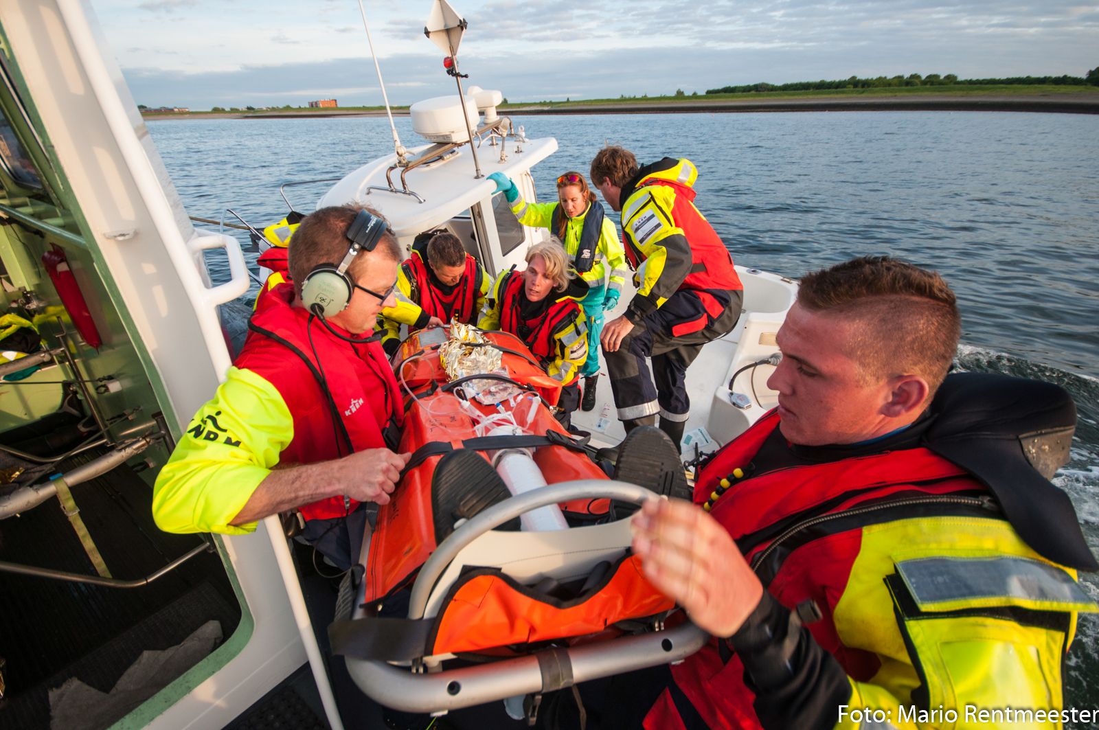 KNRM_HAN_2352017_Oefening_explosieaanboordmetambulance_MarioRentmeester21