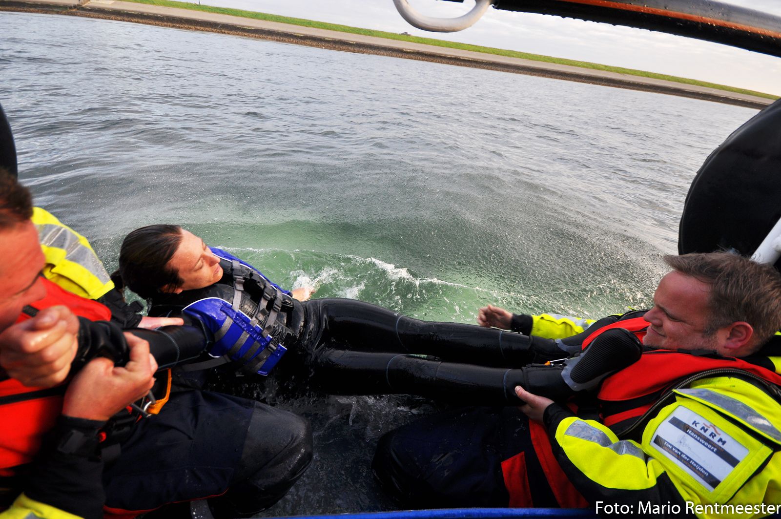 KNRM_HAN_2352017_Oefening_explosieaanboordmetambulance_MarioRentmeester6