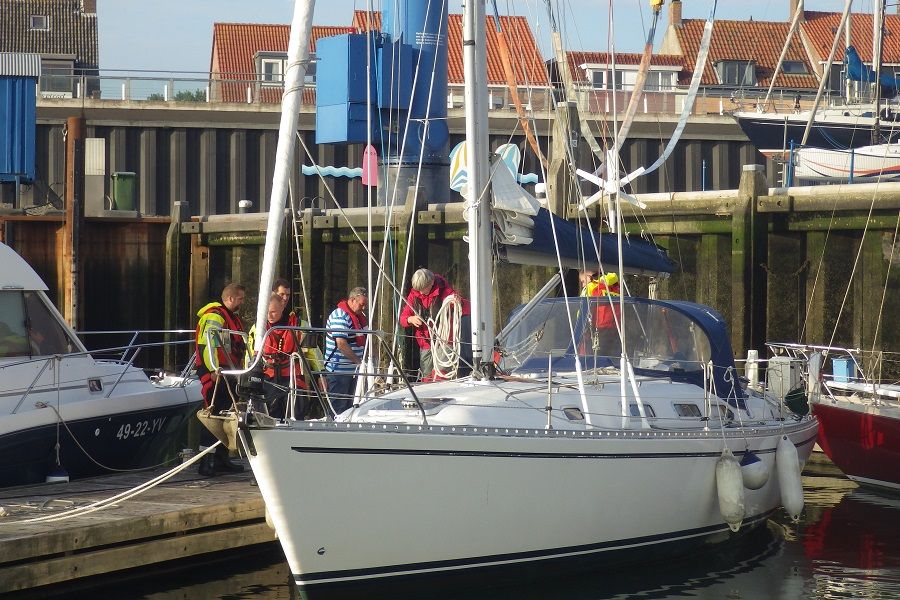 Afgemeerd bij jachtwerf