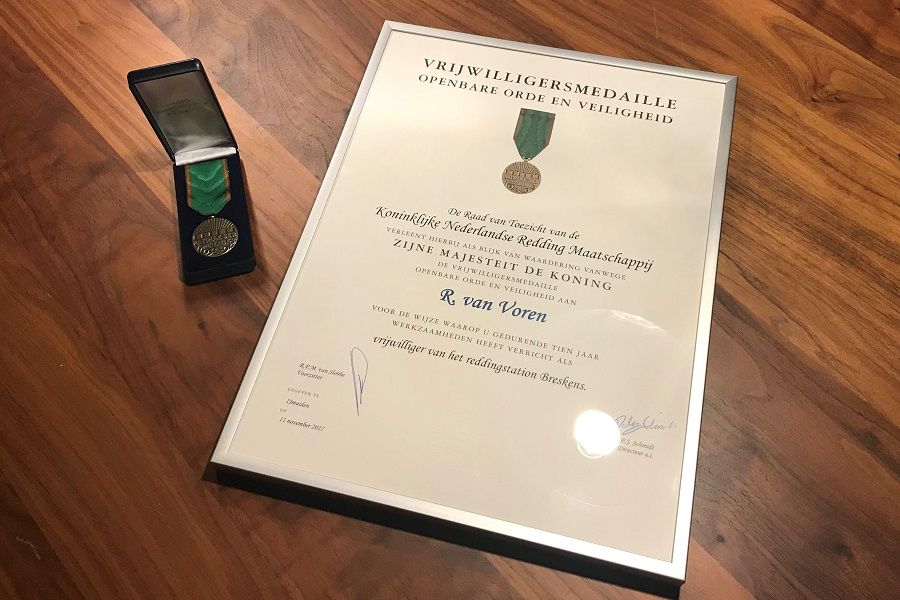 Vrijwilligersmedaille en bijbehorende oorkonde