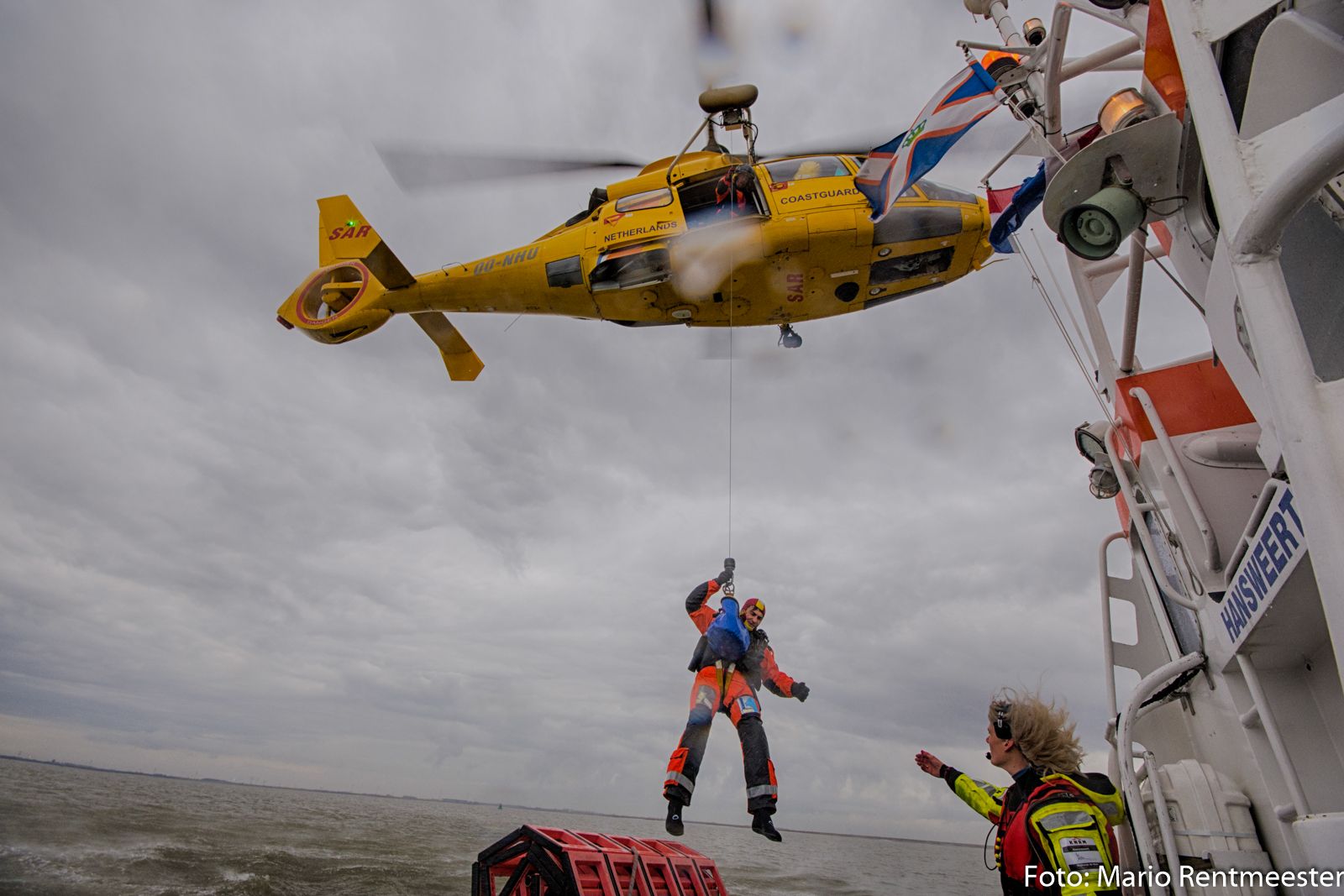 KNRM_322018_Hansweert_OefeningmetNHVheli_MarioRentmeester11