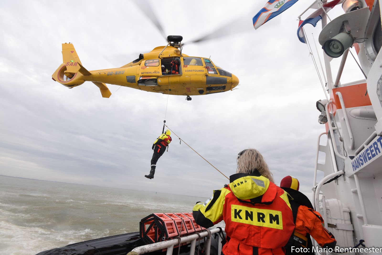 KNRM_322018_Hansweert_OefeningmetNHVheli_MarioRentmeester16