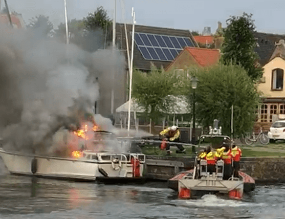 Met brandblusser Bernardine en bergingspomp wordt geblust