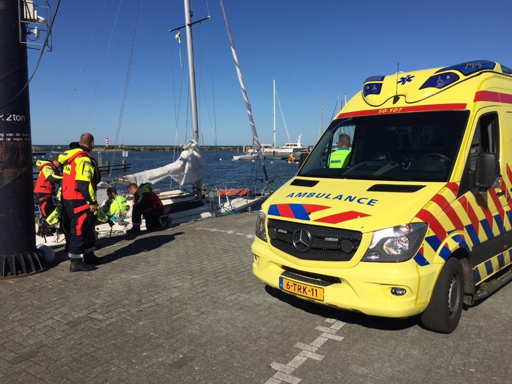 Stockfoto assistentie ambulancedienst in Regatta Centrum 