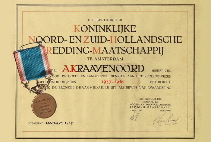 AKraayenoord30jaarKNZHRM14maart1967metmedaille700