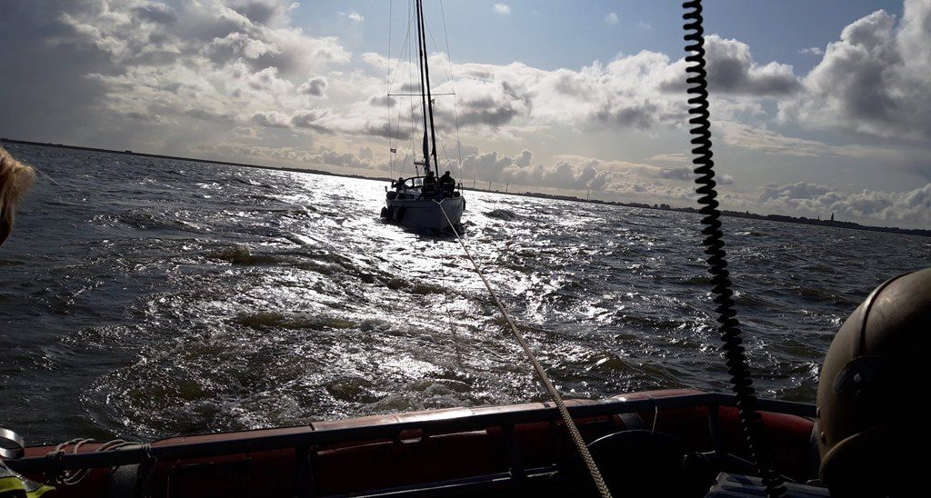 Zeiljacht aan de grond, 7 september 2019 KNRM Enkhuizen