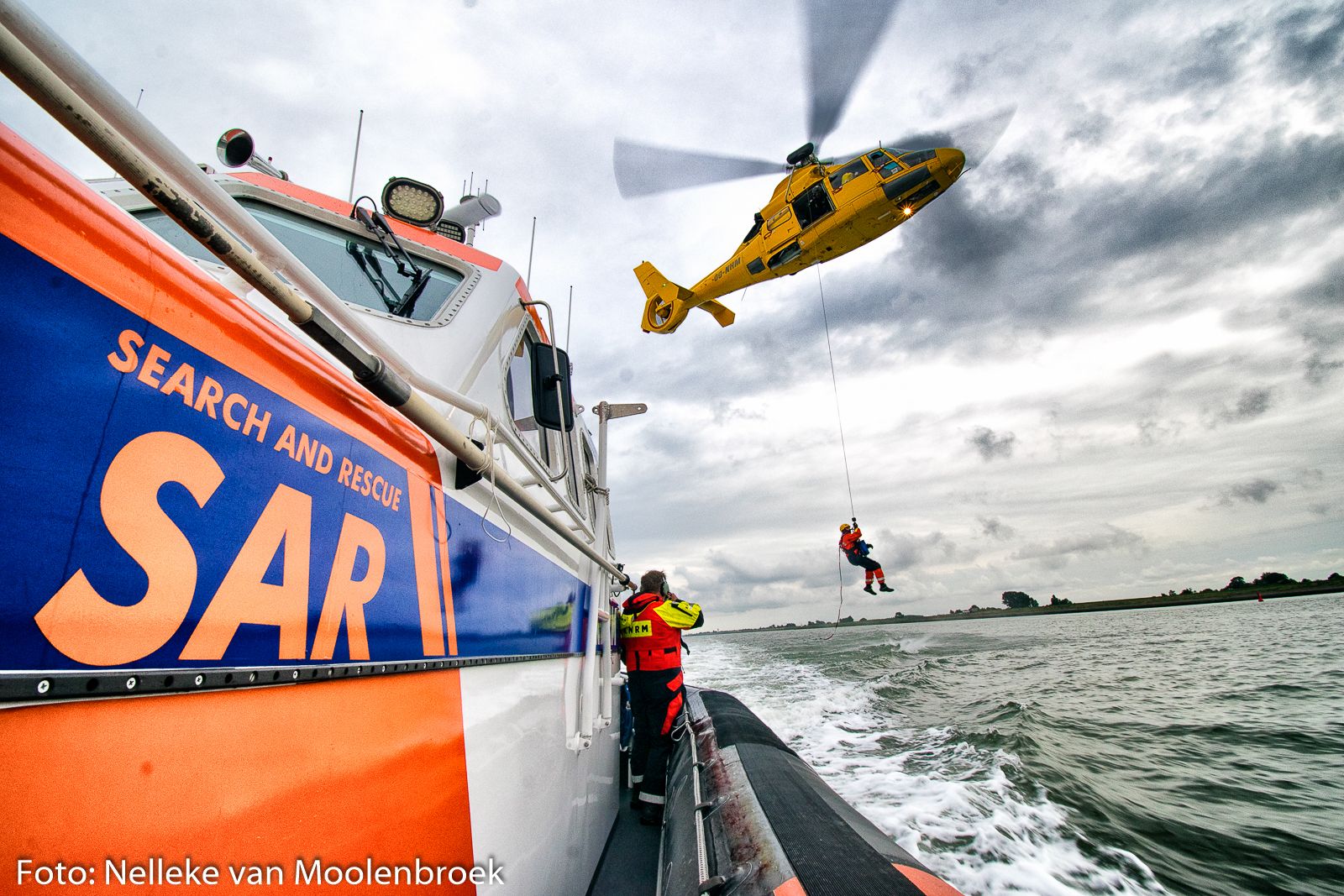 KNRM_Hansweert_Oefening1772020NHVhelikopter_NellekevanMoolenbroek