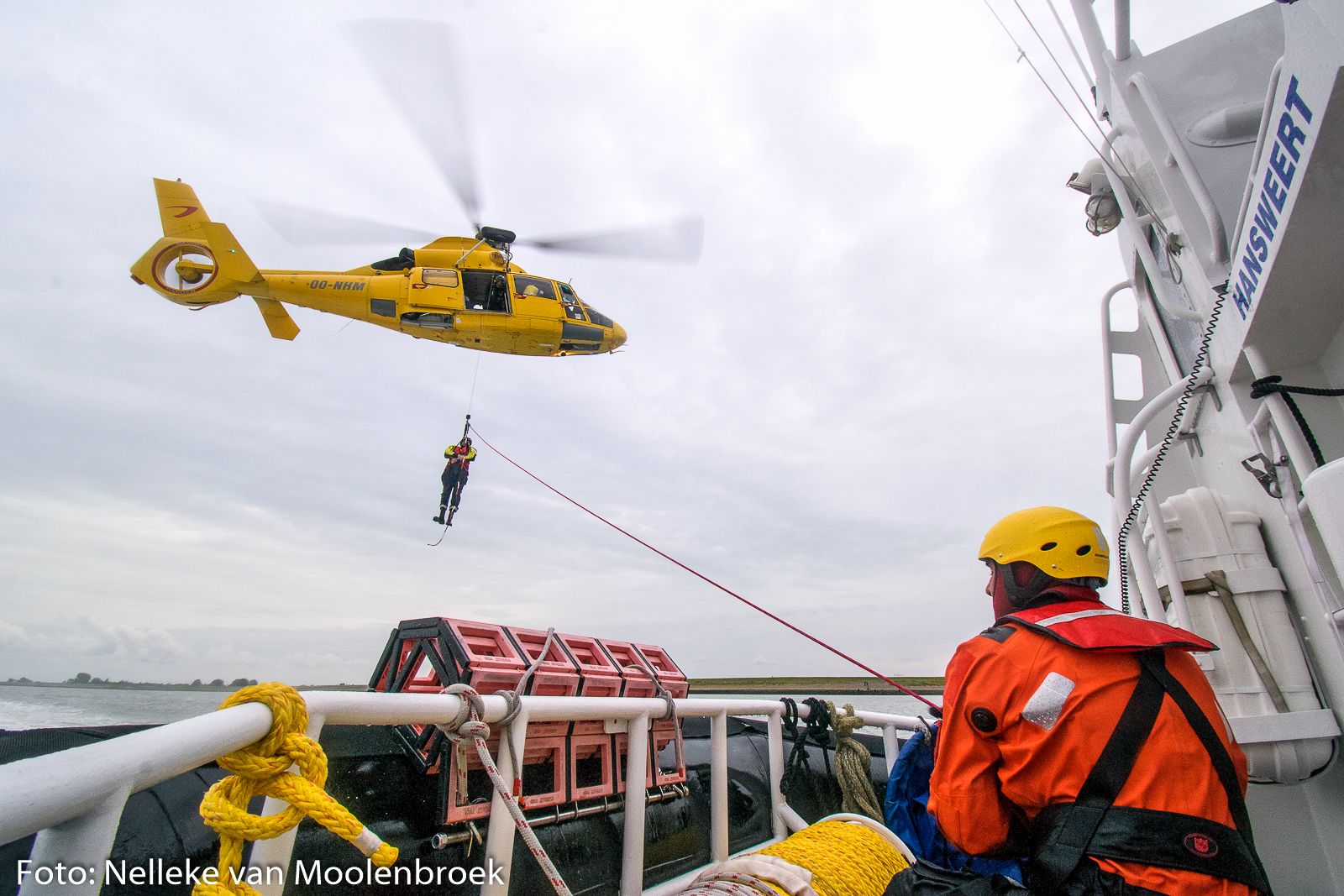 KNRM_Hansweert_Oefening1772020NHVhelikopter_NellekevanMoolenbroek2