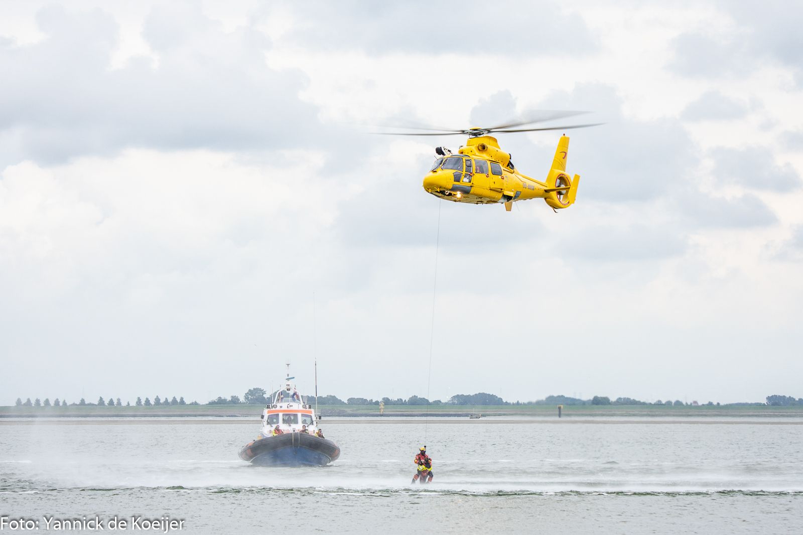 KNRM_Hansweert_Oefening1772020NHVhelikopter_YannickdeKoeijerHydraphotography5