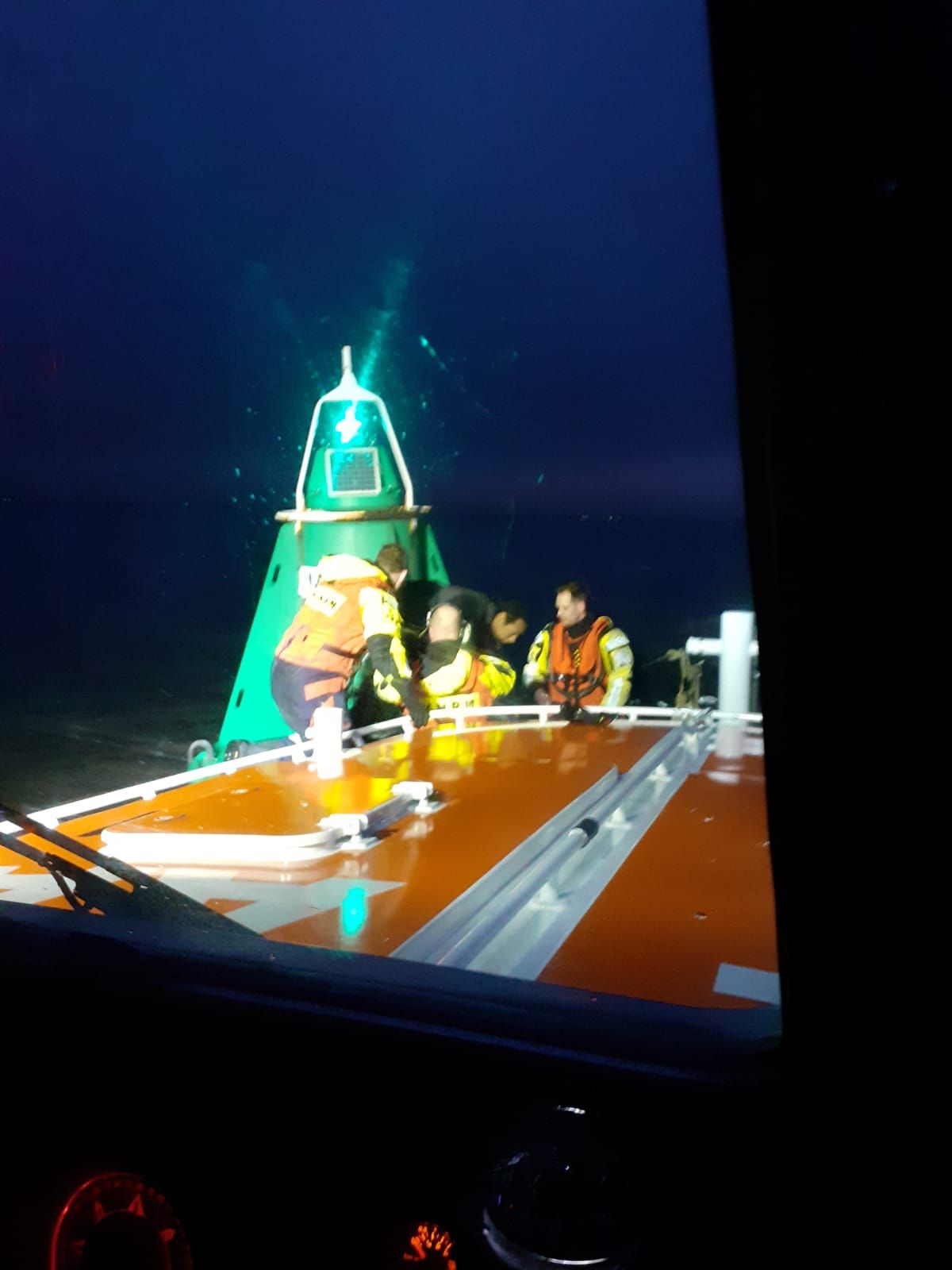 2021Actie31822021_Kitesurferopboei_2
