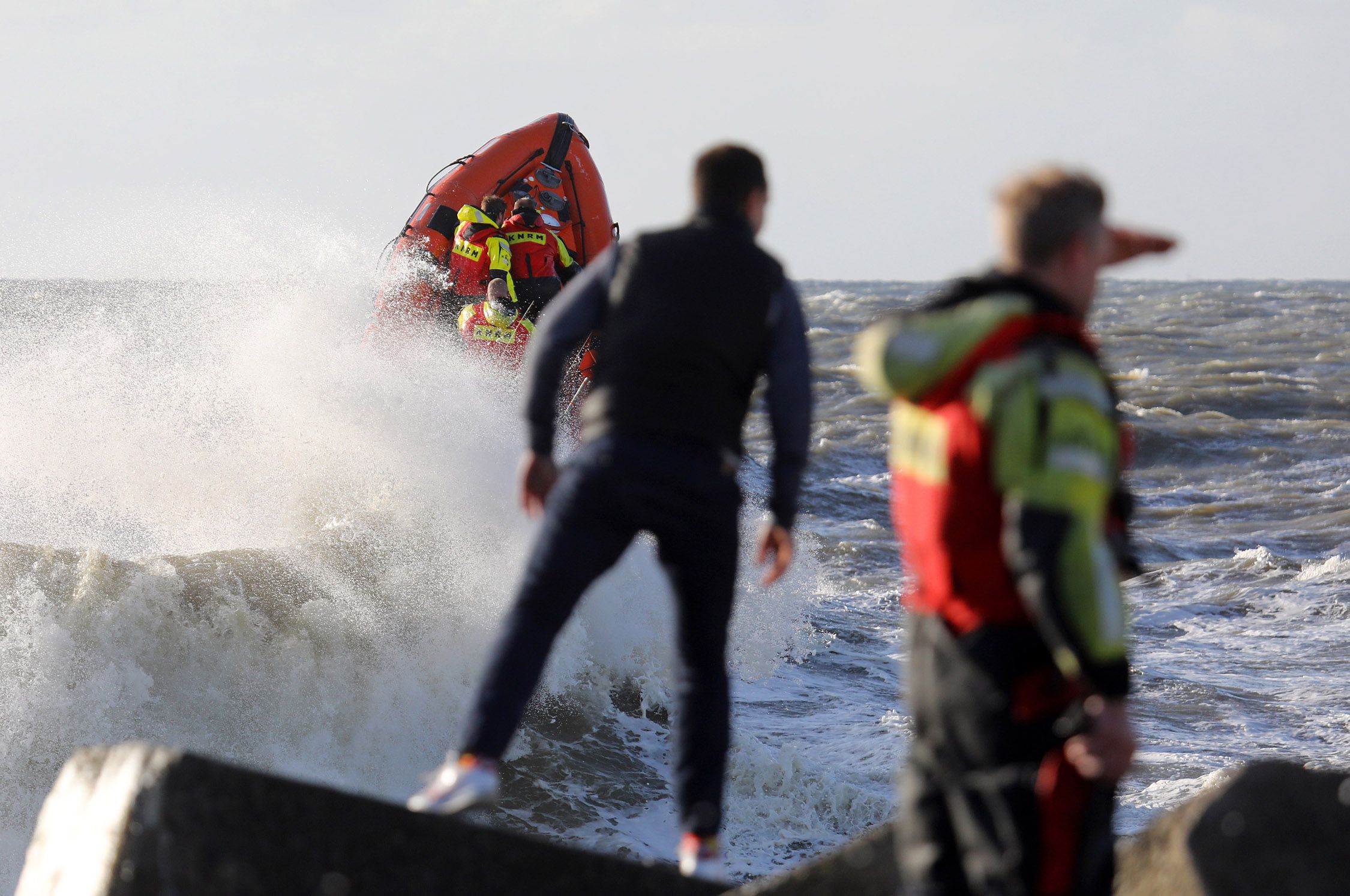 KNRMeertredderssurfdrama2Foto_Dick_Teske