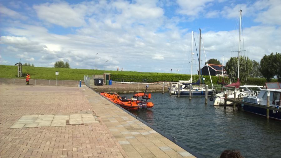 2-acties-van-zeilboot-met-pech-met-spoed-naar-twee-drenkelingen-op-het-haringvliet-1