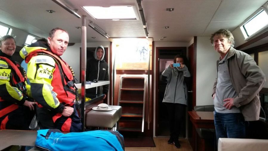 65-voets-zeiljacht-in-veilige-haven-gebracht-3